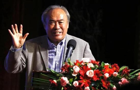 伊藤雄彦皱了皱眉：怎么？你难道觉得，就算是高桥家族倾其所有，也不可能斗得过叶辰？田中浩一点点头，如实说道：会长大人，高手过招，谁的实力更强，谁就能笑到最后，叶辰的实力摆在这里，十几个顶尖高手都敌不过他，高桥家族怎么跟他斗？伊藤雄彦冷笑道：别忘了，高桥家族也是供奉了几位顶尖忍者的，我大日本的忍术强悍如斯，叶辰不可能是他们的对手。